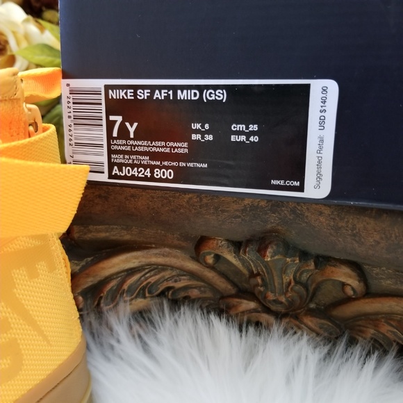 Nike SF Air Force 1 Mid Shoes - Picture 8 of 8